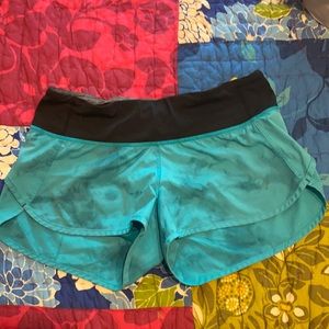 speed up low rise lululemon shorts size 4
